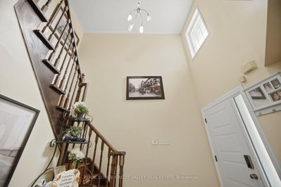 5 Porchlight Road — more photos