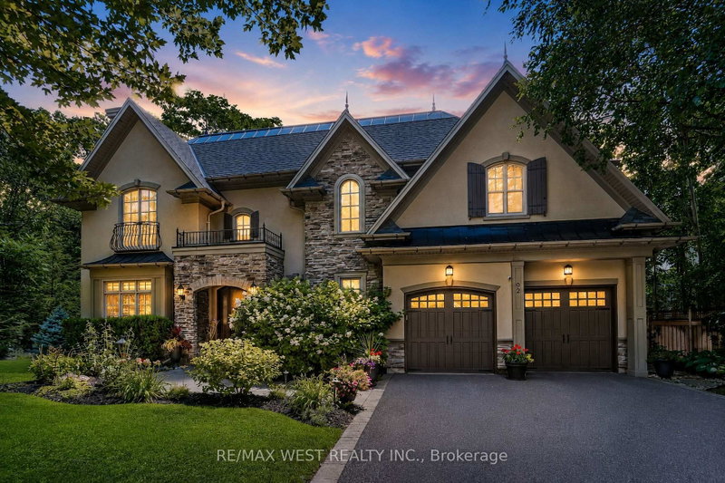 92 Pinetree Way