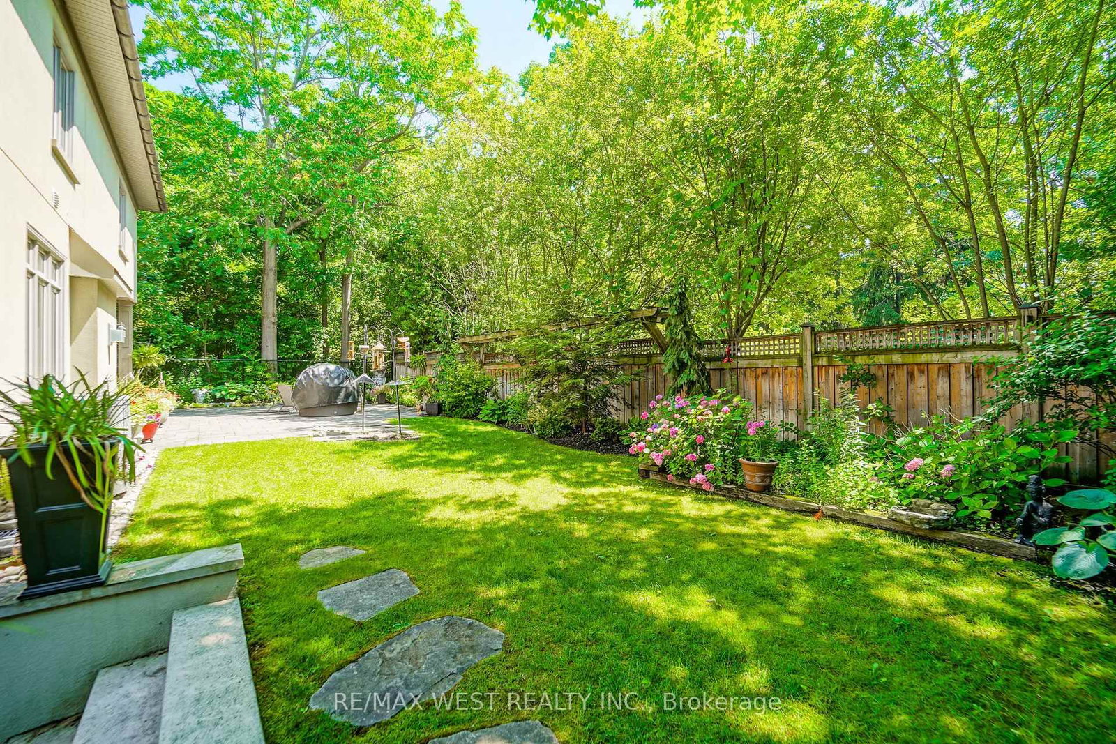 92 Pinetree Way • Mississauga, ON photo 21