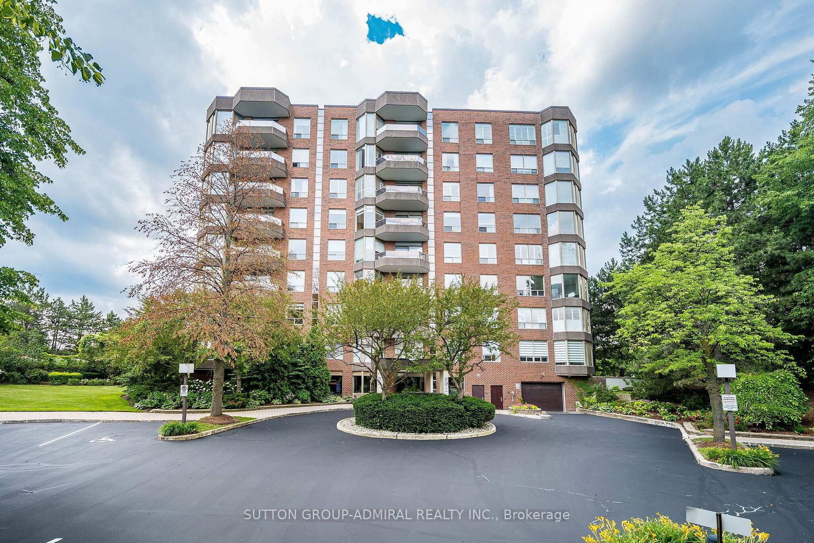 1901 Pilgrims Oakville,ON L6M 2W9