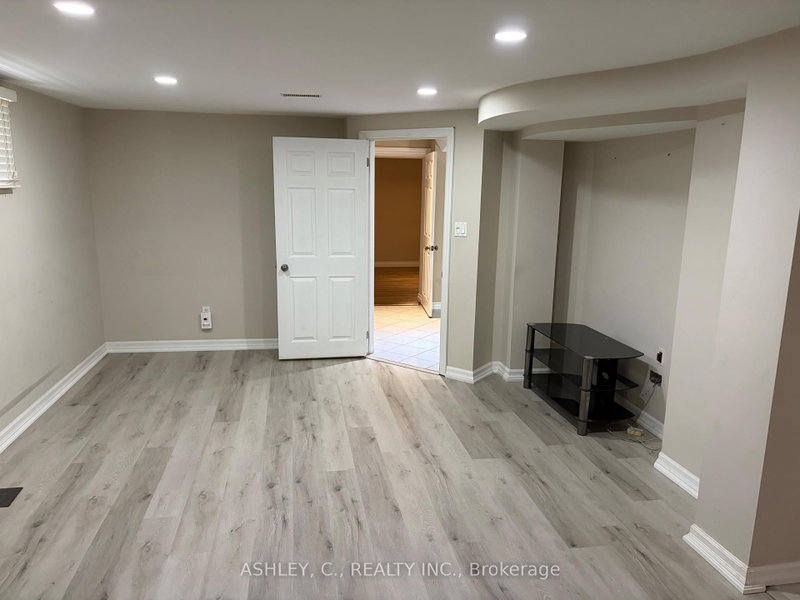 Bsmt - 267 King Street E