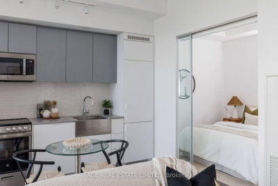270 Dufferin Street • #1012 • Toronto, ON