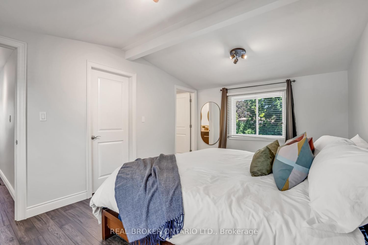 341 Appleby Line • Burlington, ON photo 19