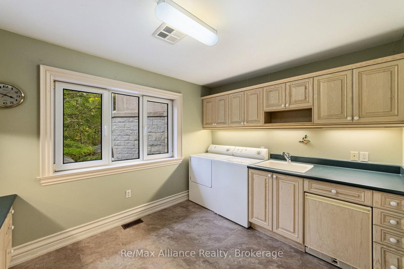 1024 Linbrook Oakville,ON L6J 2L1 — Photo 21