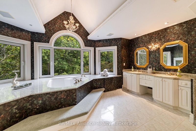 1024 Linbrook Oakville,ON L6J 2L1 — Photo 29