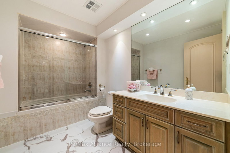 1024 Linbrook Oakville,ON L6J 2L1 — Photo 31
