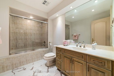 1024 Linbrook Oakville,ON L6J 2L1 — Photo 31