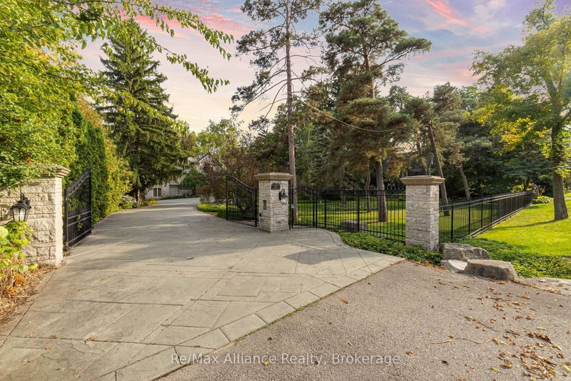1024 Linbrook Oakville,ON L6J 2L1 — Photo 4