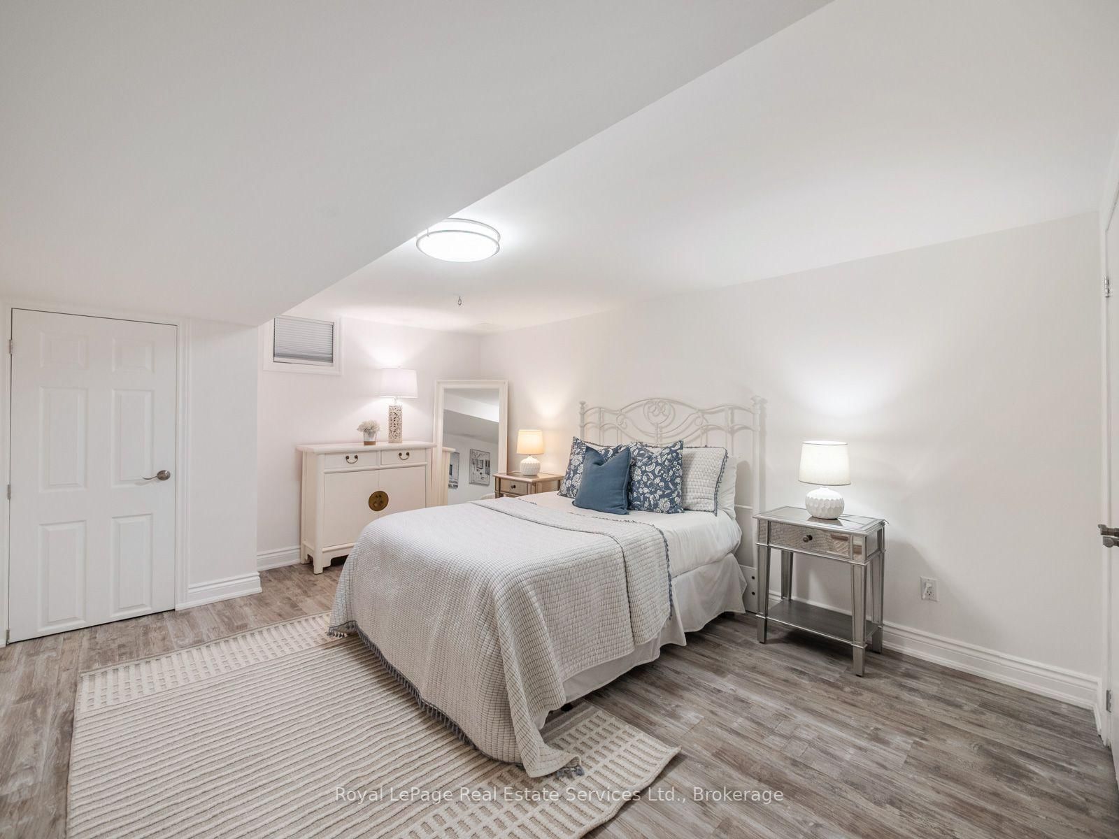 2160 Aintree Terrace • Oakville, ON photo 34