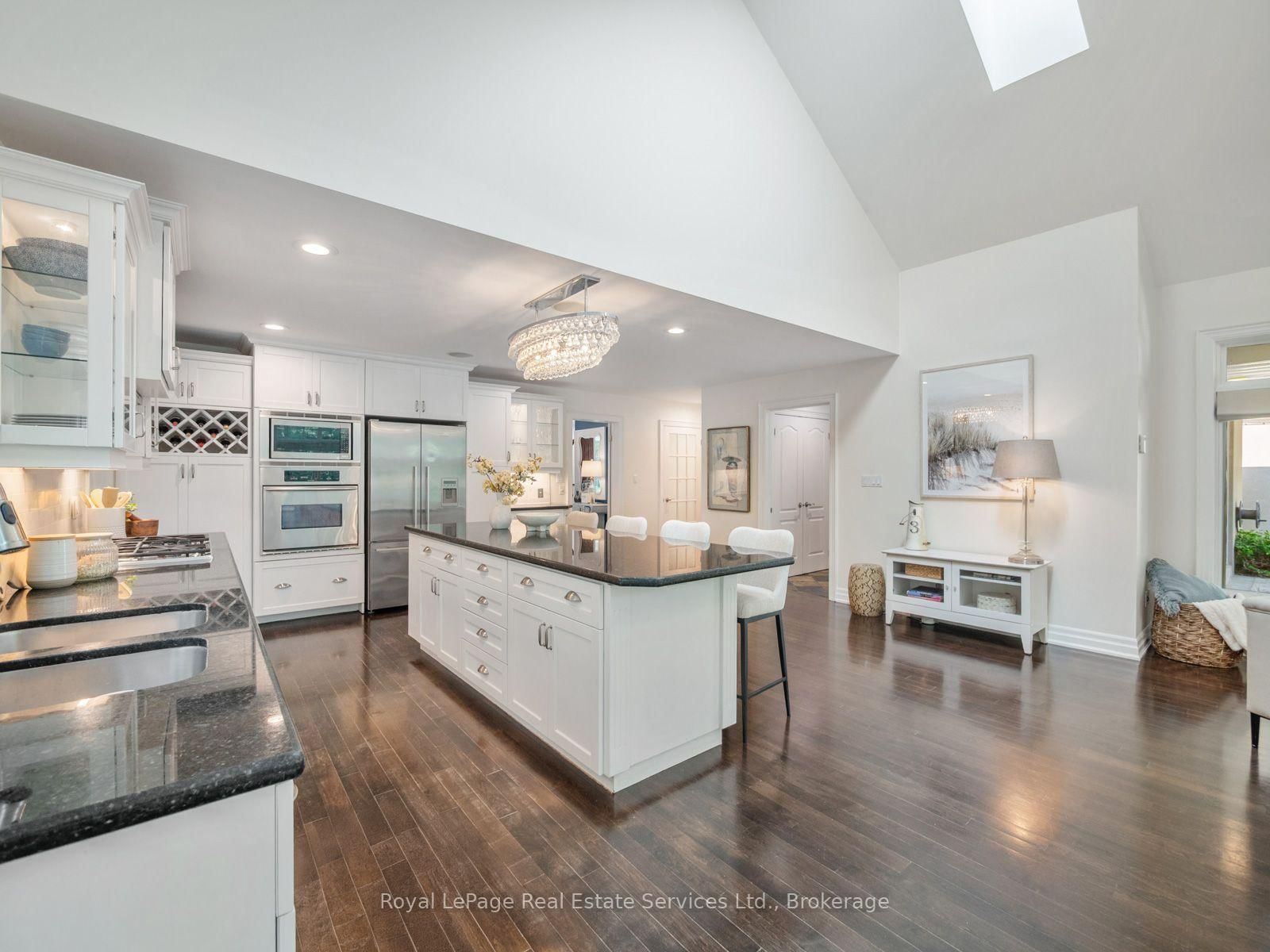 2160 Aintree Terrace • Oakville, ON photo 8