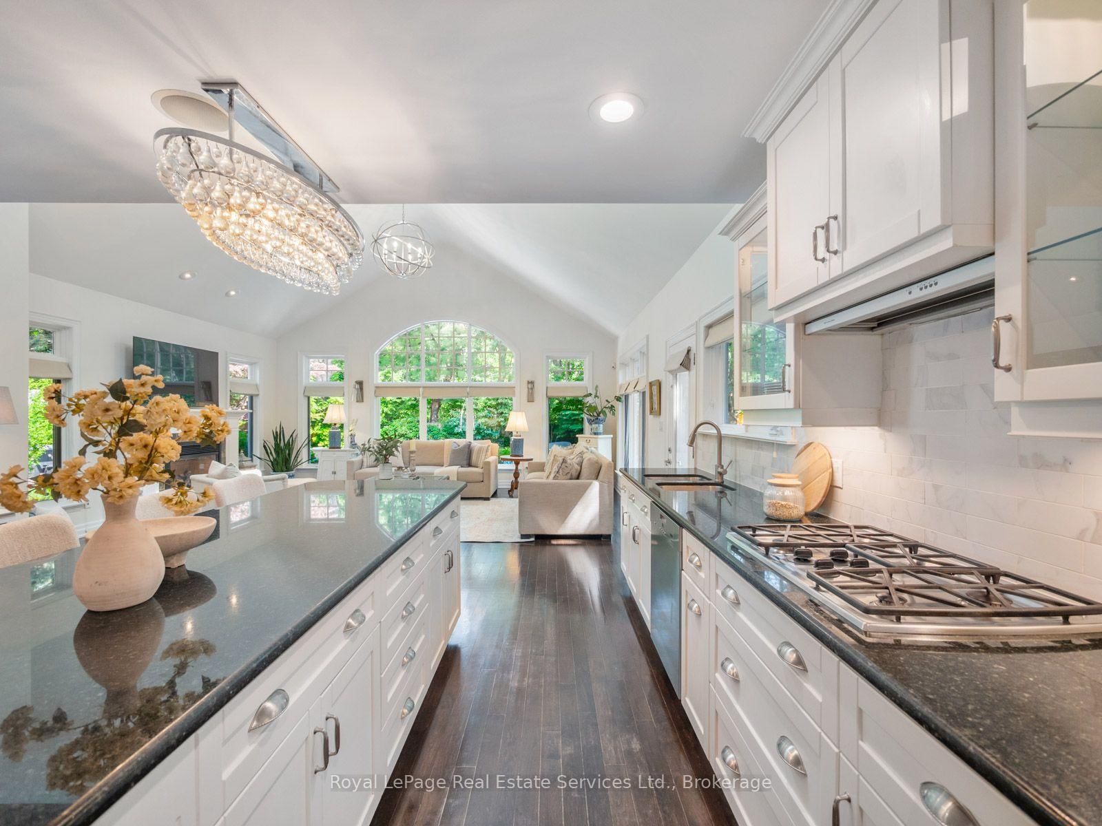 2160 Aintree Terrace • Oakville, ON photo 9