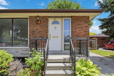 21 Jardine Place — photo 2