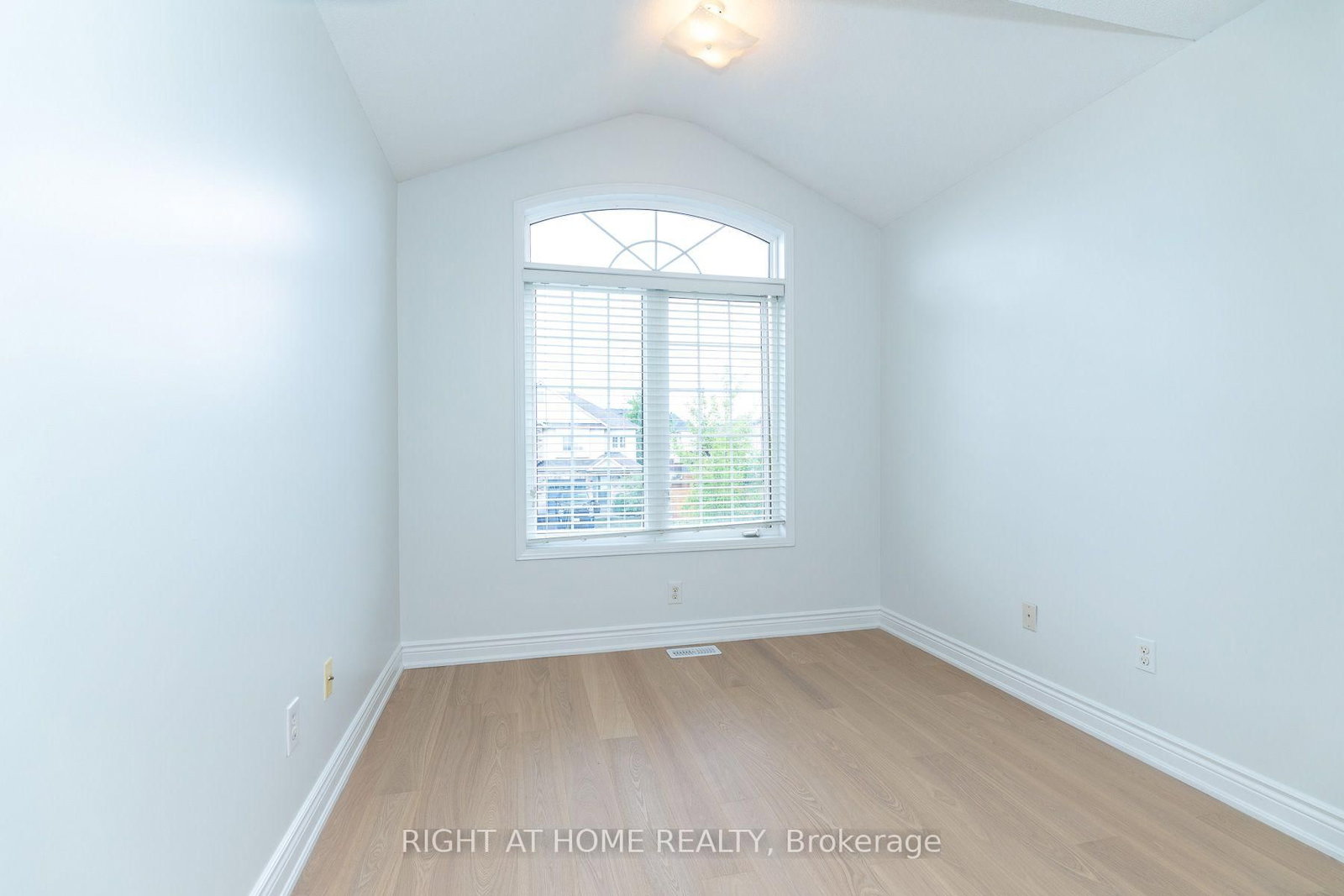 4694 Thomas Alton Boulevard • Burlington, ON photo 36