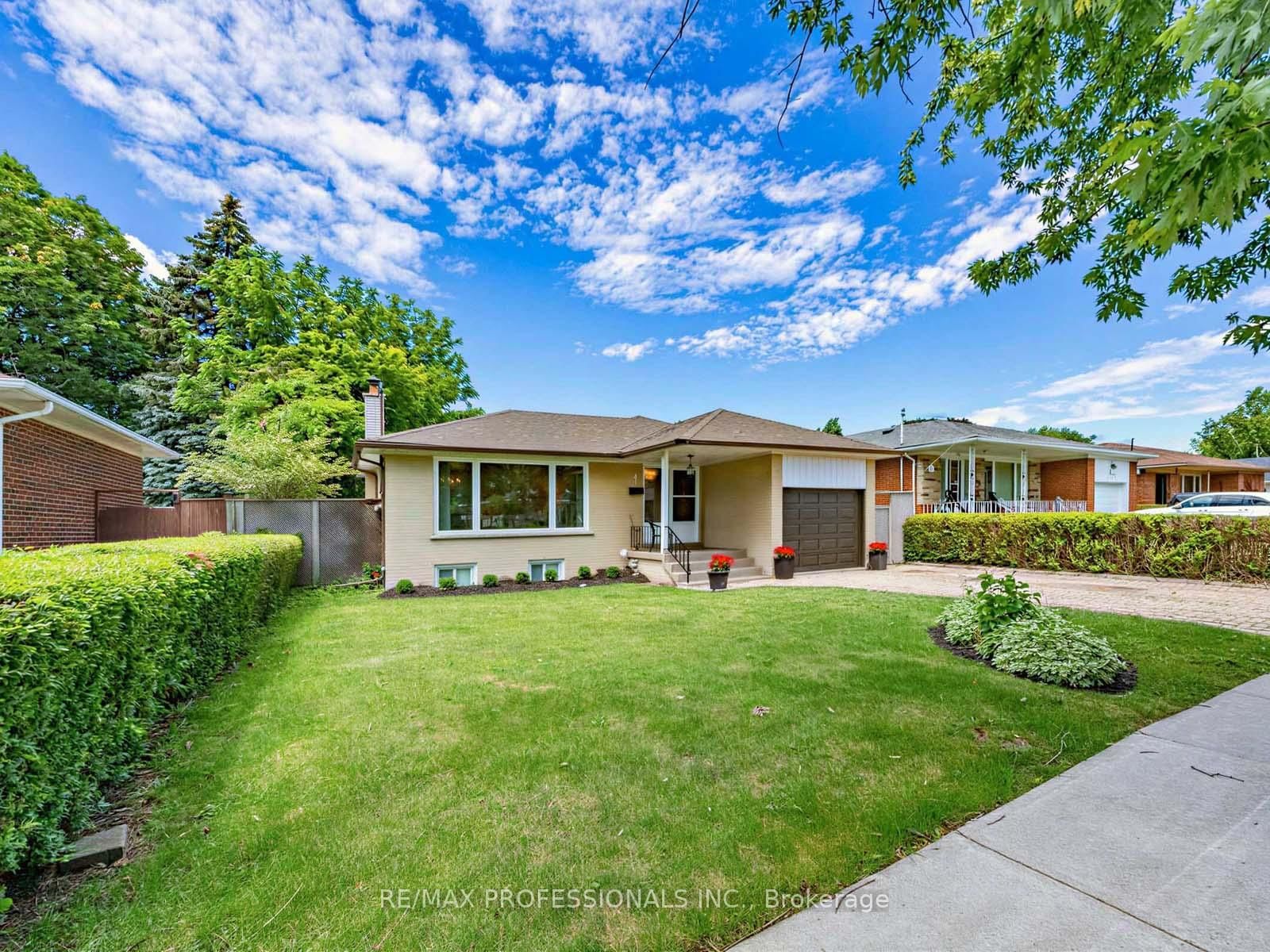 793 Netherton Mississauga,ON L4Y 2M5