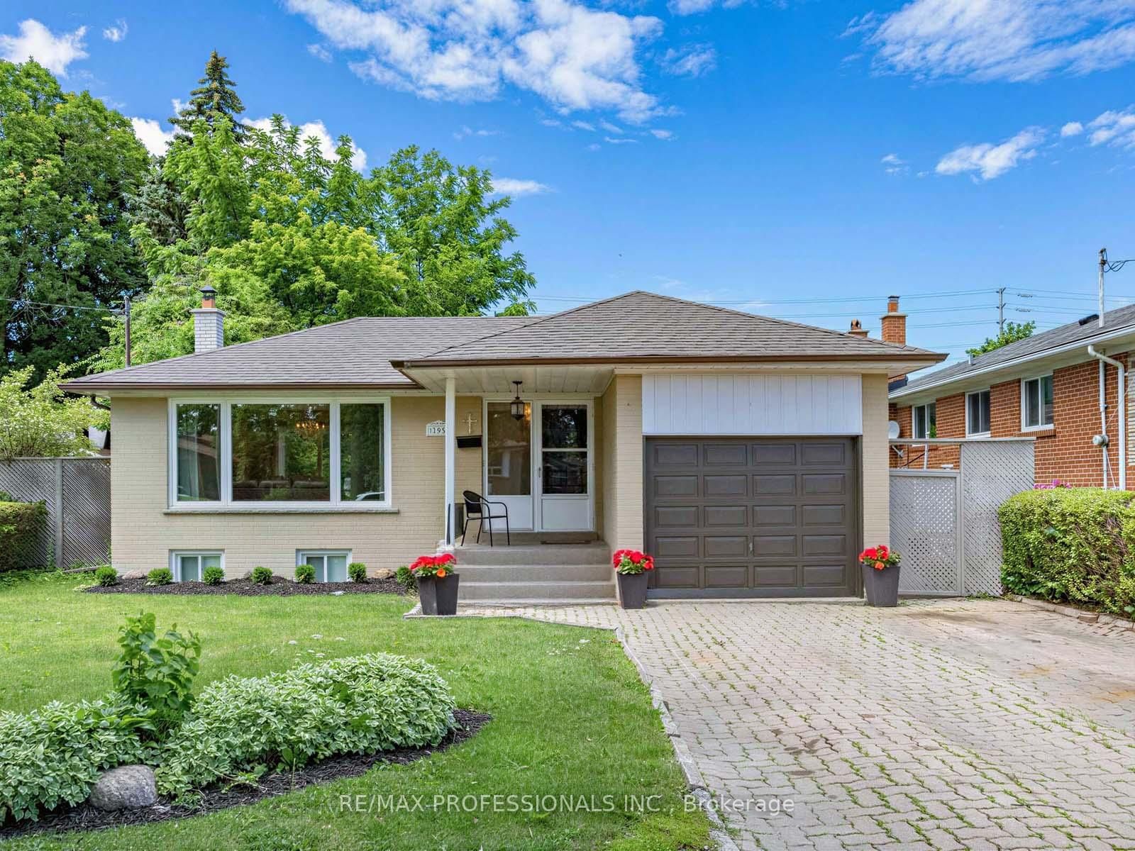 793 Netherton Mississauga,ON L4Y 2M5 — Photo 2