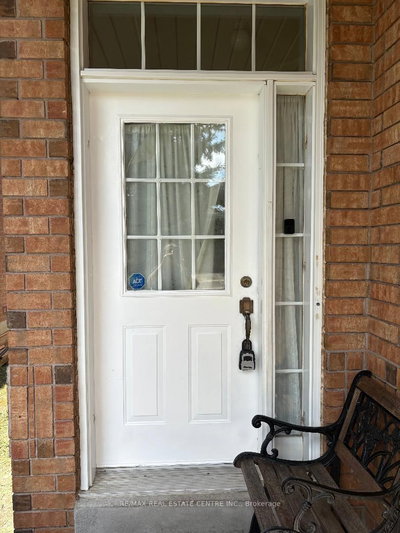 799 Ledbury Crescent — photo 2