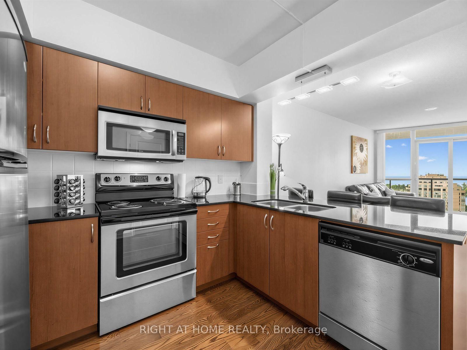 15 Legion Road • #1601 • Toronto, ON photo 12