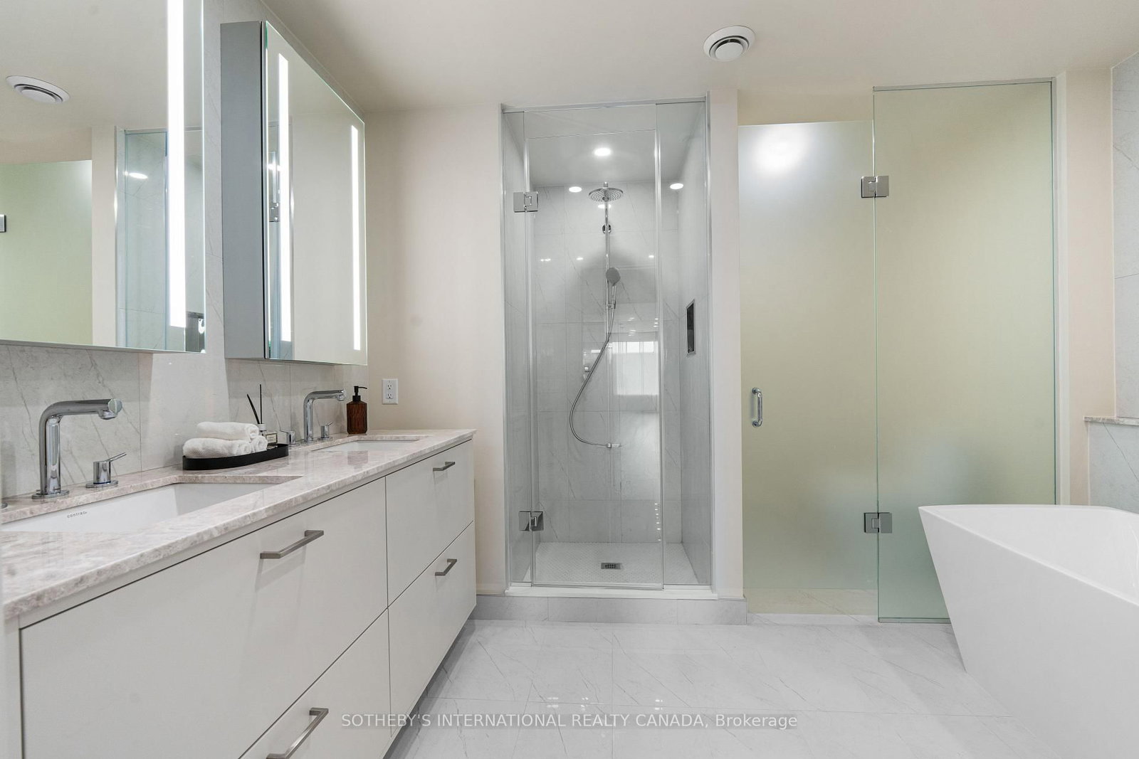259 The Kingsway • #719 • Toronto, ON photo 18