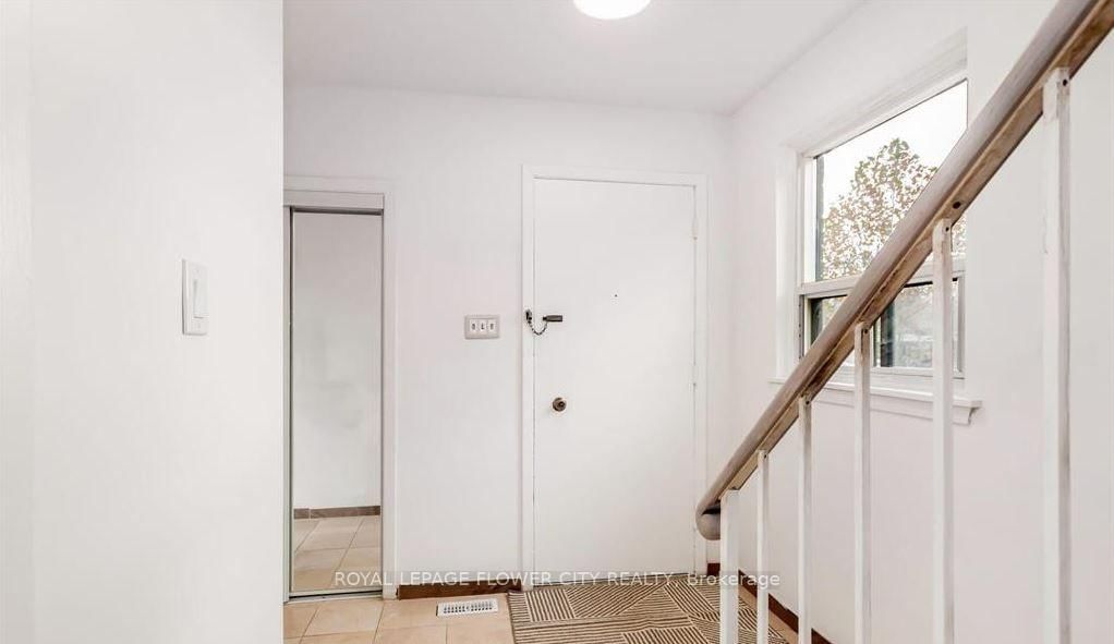 3 Clayhall Crescent, Toronto, ON, photo 3