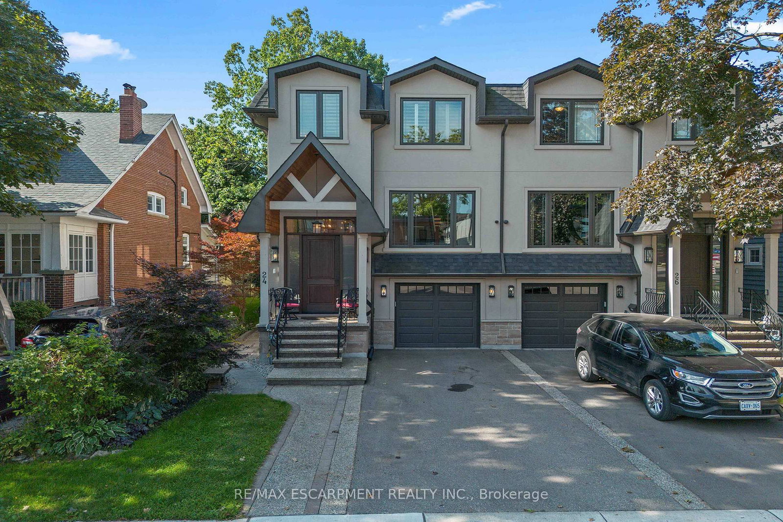 24 Cayuga Mississauga,ON L5G 3S7