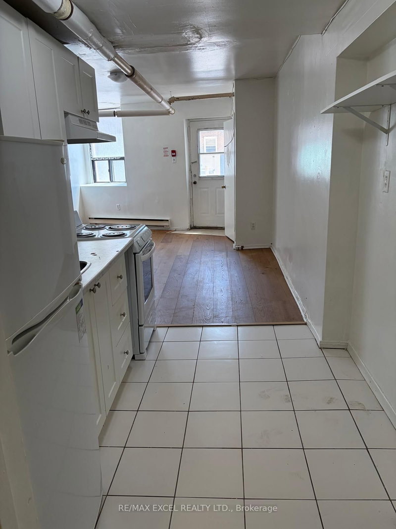 home for lease on 2-2863 Dundas Street W