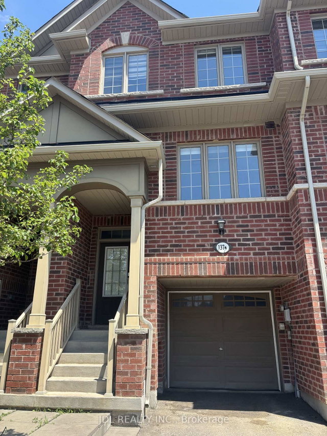1374 Granrock Crescent