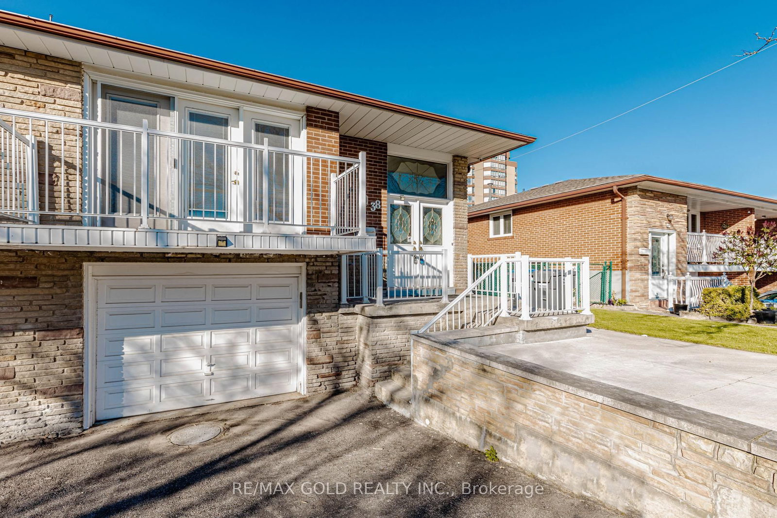 38 Achill Crescent • Mississauga, ON photo 4