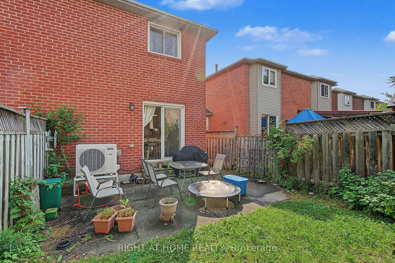 5531 Whistler Crescent • Mississauga, ON photo 3