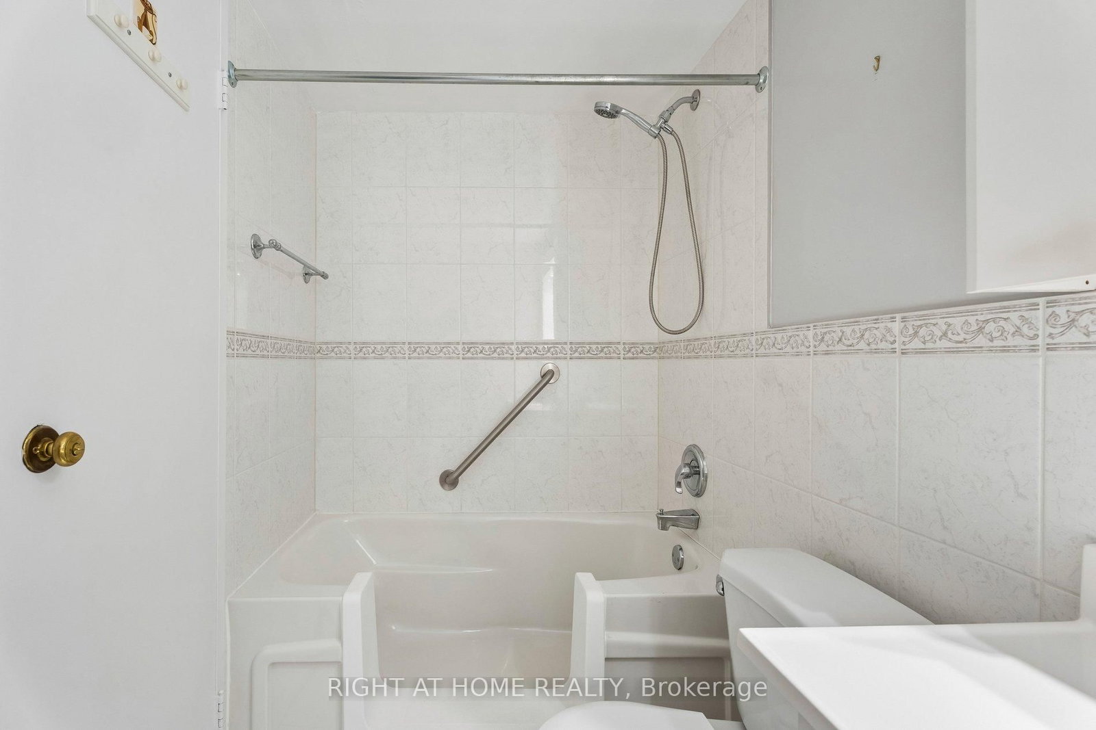 212 Kerr Street • #207 • Oakville, ON photo 13