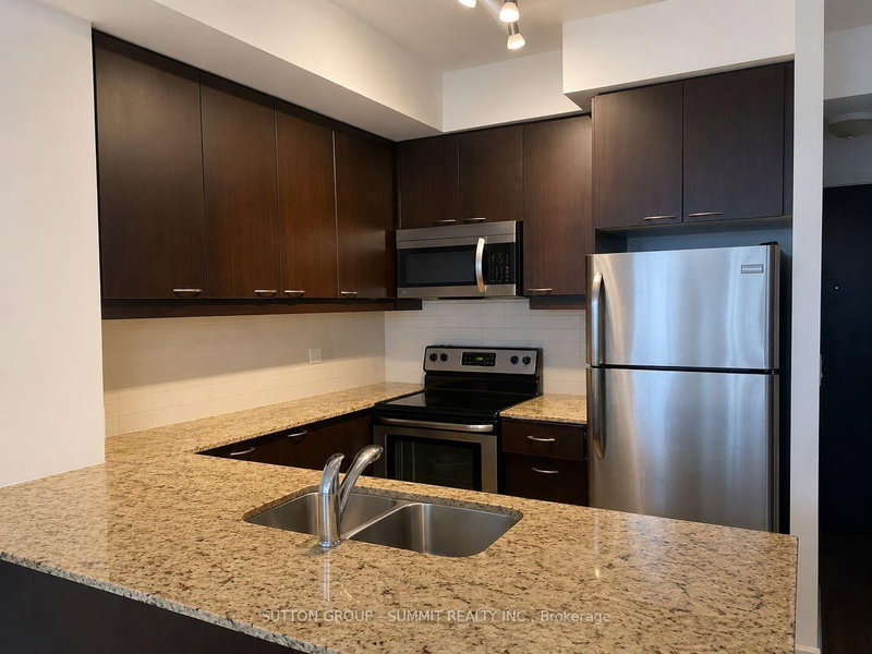 385 Prince Of Wales Mississauga,ON L5B 0C6 — Photo 4