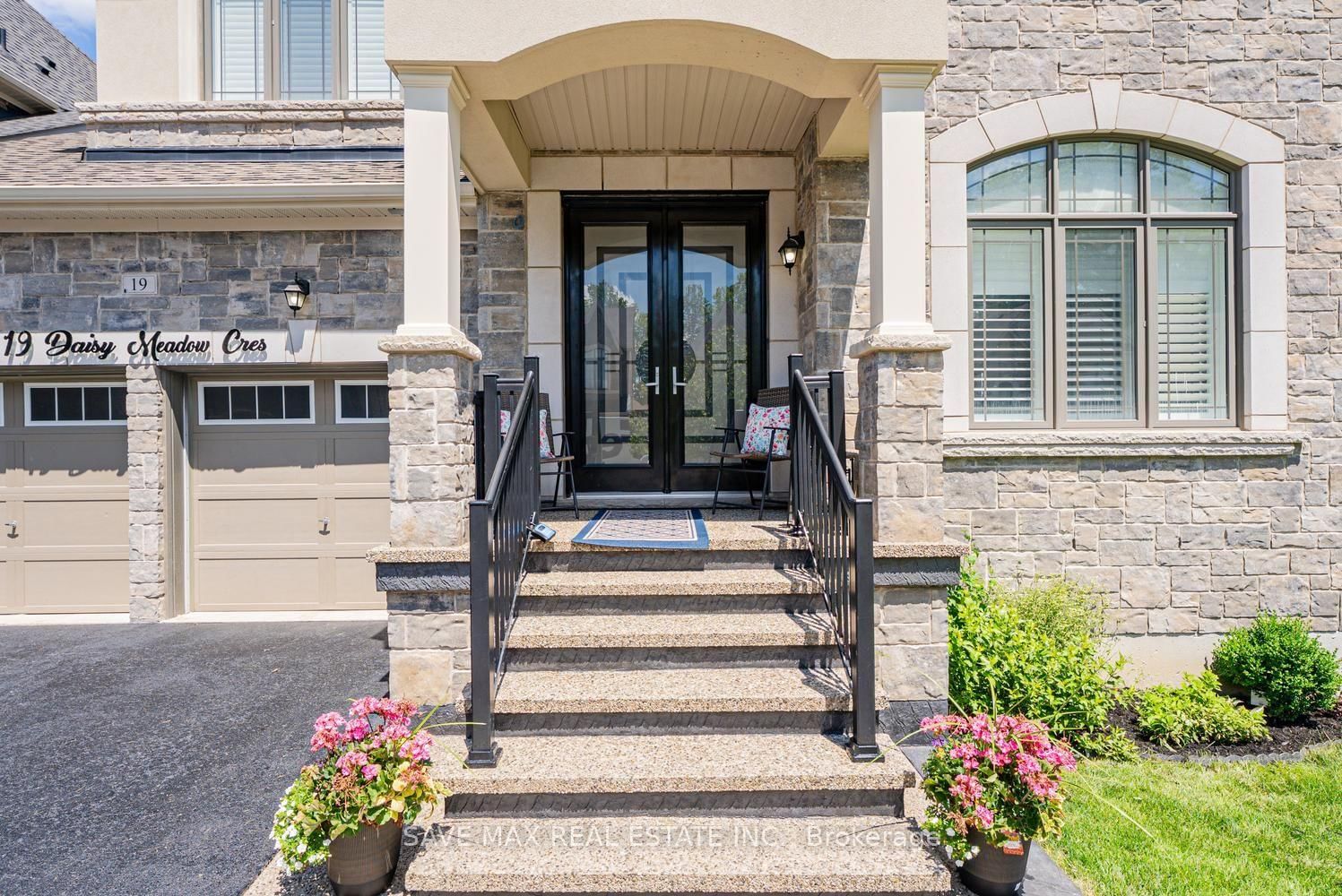 19 Daisy Meadow Crescent • Caledon, ON photo 3
