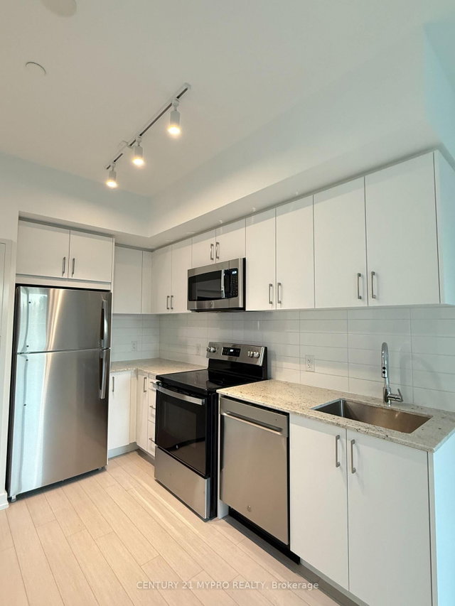 409 - 4010 Eglinton Avenue W