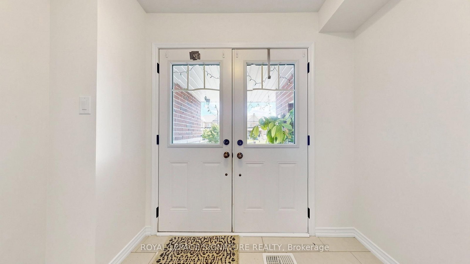 492 Queen Mary Drive • Brampton, ON photo 5