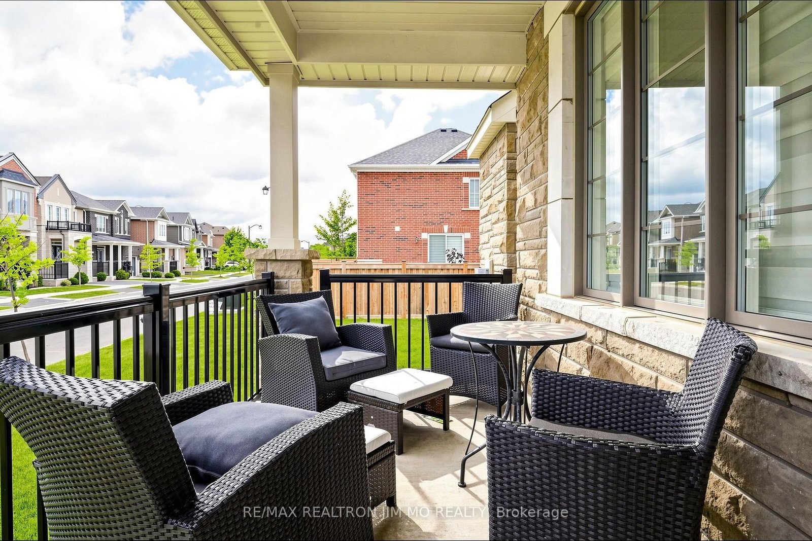 476 W Kennedy Circle • Milton, ON photo 3