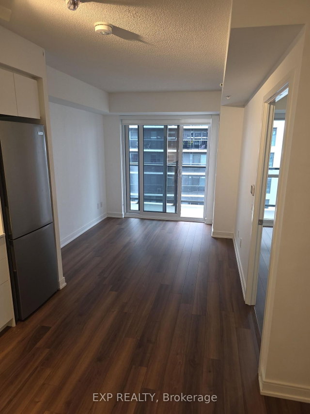 1606 - 30 Samuel Wood Way