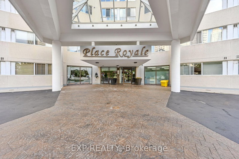 home for lease on 1404-3695 Kaneff Crescent