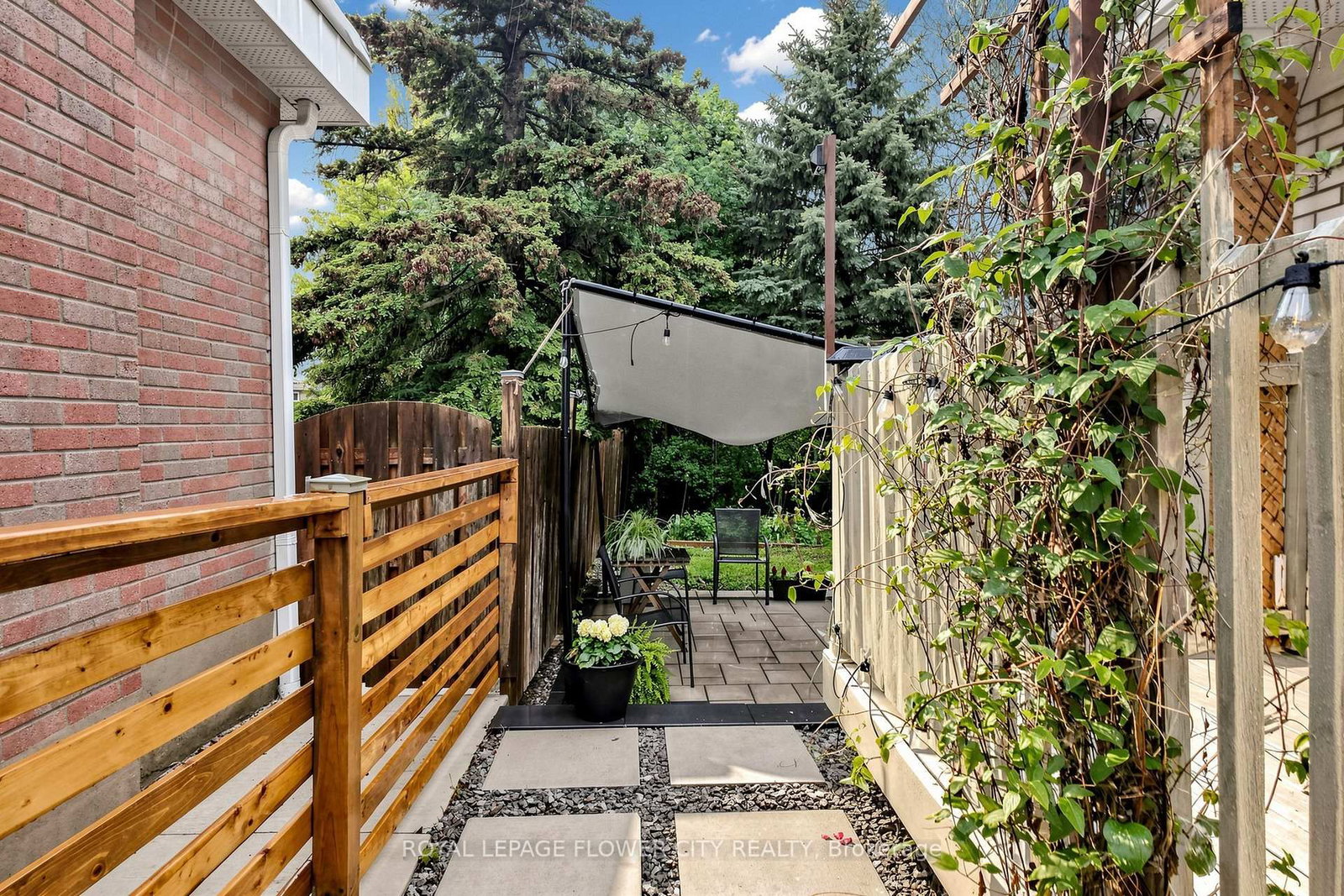 206 S Mcmurchy Avenue • Brampton, ON photo 43