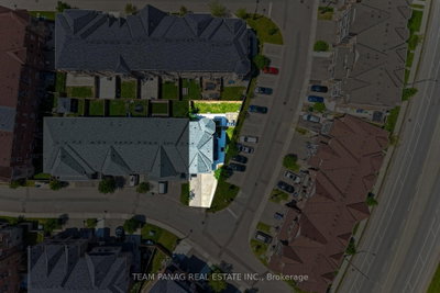 16 Rabbit Run Way • Brampton, ON photo 4