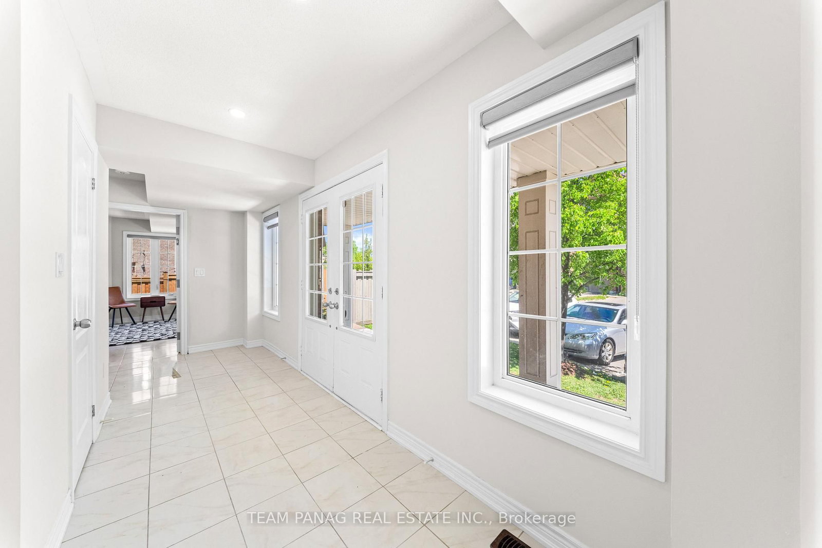 16 Rabbit Run Way • Brampton, ON photo 8