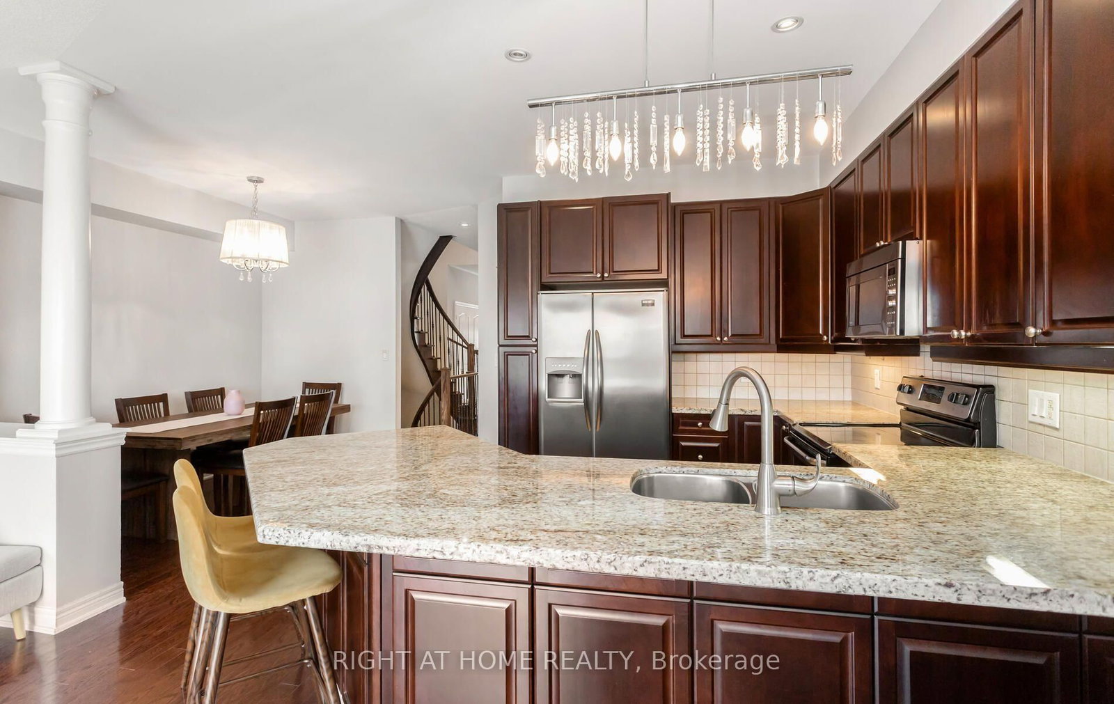 2419 Wasaga Drive • Oakville, ON photo 10