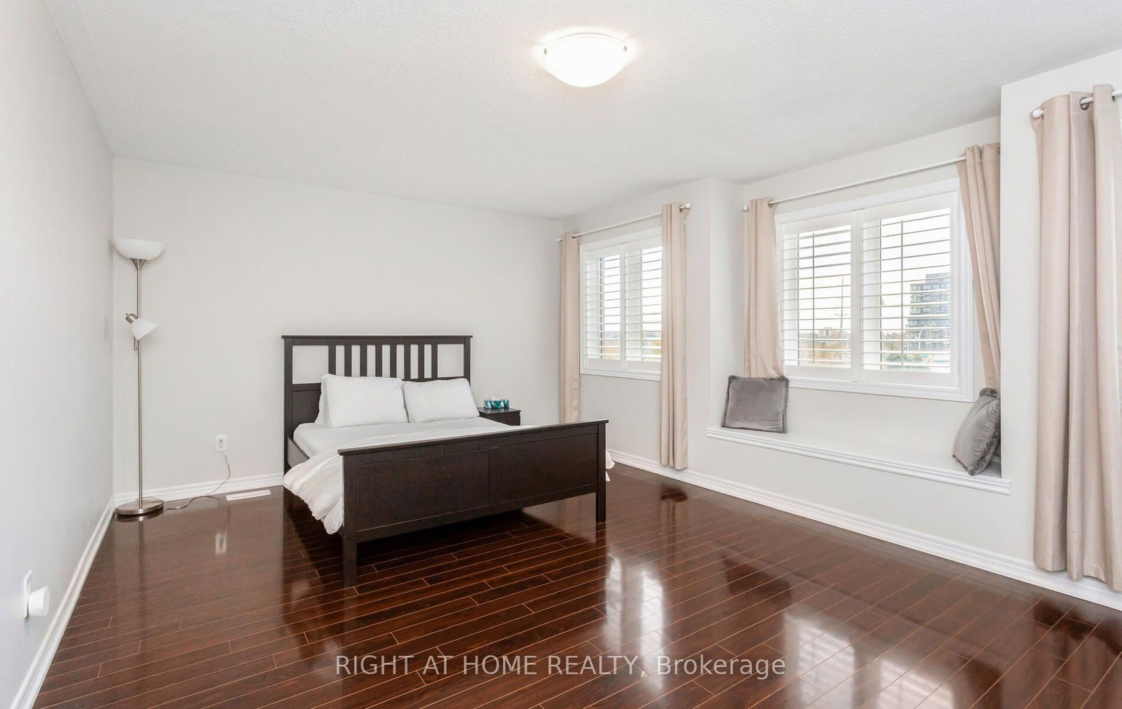 2419 Wasaga Drive • Oakville, ON photo 17