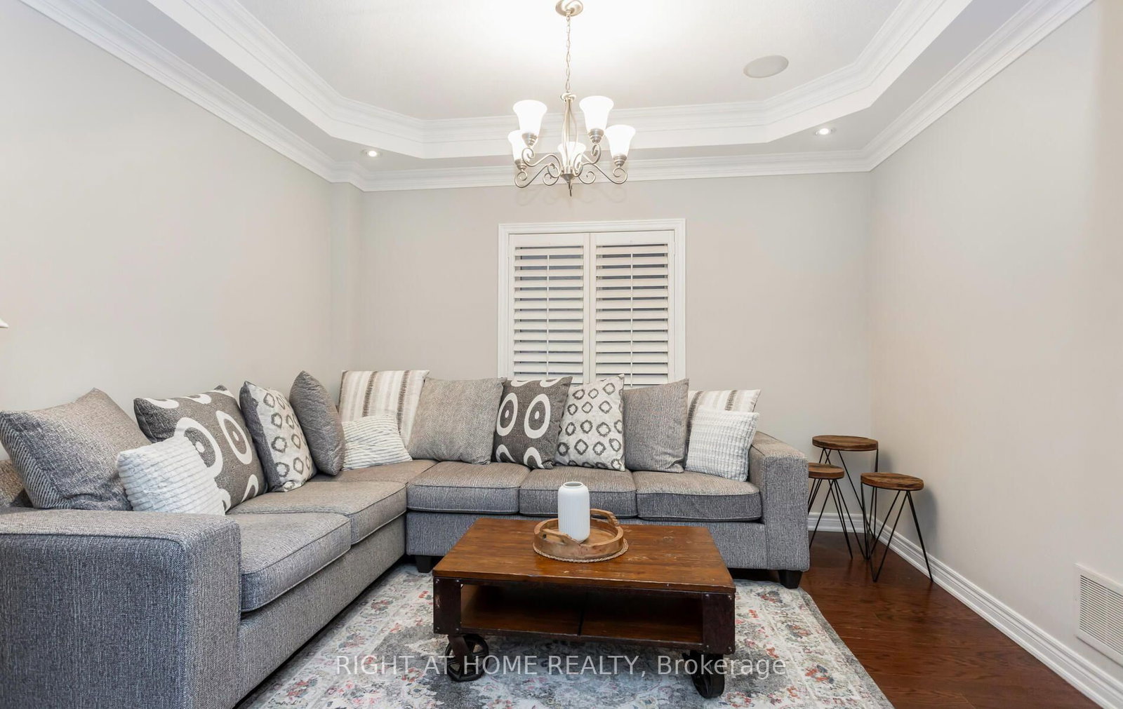 2419 Wasaga Drive • Oakville, ON photo 5