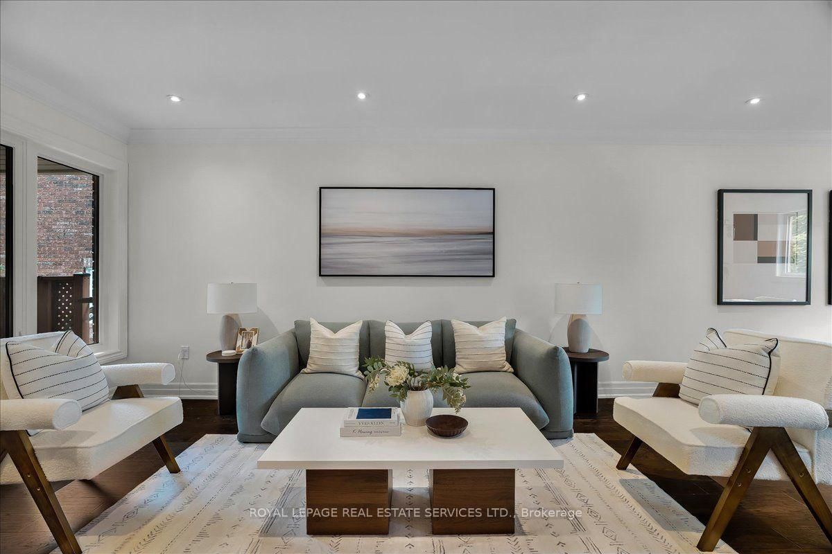3896 Densbury Drive • Mississauga, ON photo 3