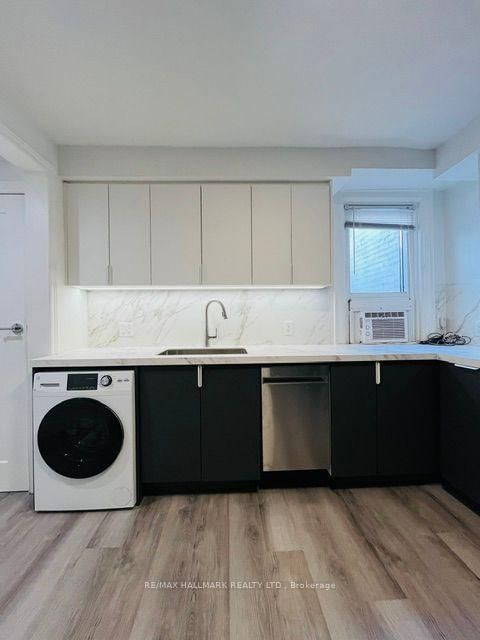 1 - 2961 Lakeshore Boulevard W