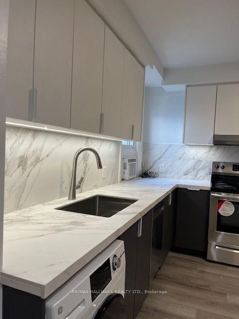 1 - 2961 Lakeshore Boulevard W