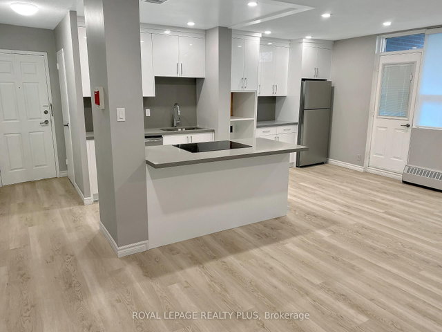 402 - 3065 Queen Frederica Drive