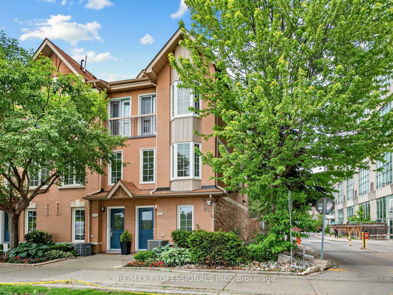 32 - 220 Manitoba Street