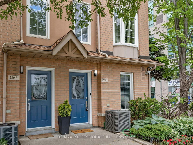 32 - 220 Manitoba Street