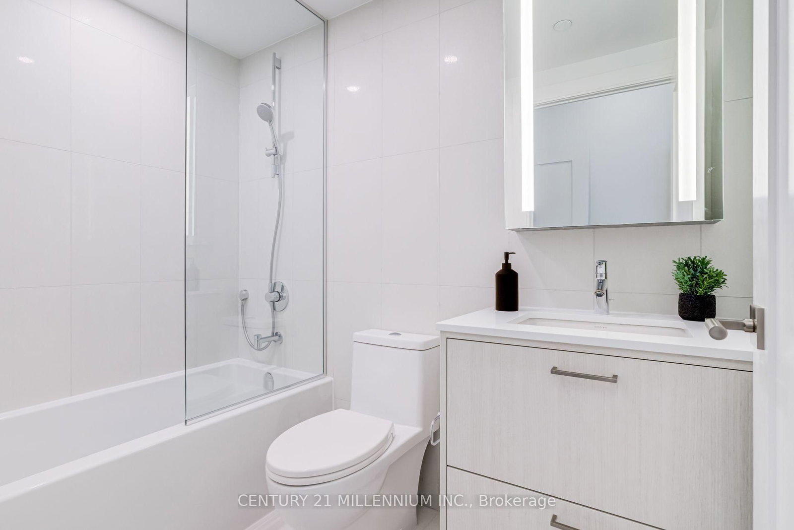 259 The Kingsway • #305 • Toronto, ON photo 18