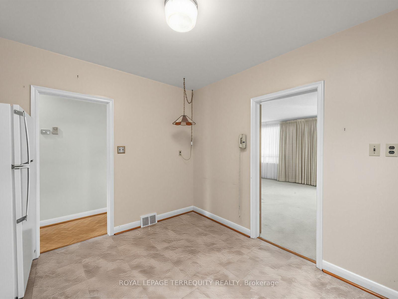 359 Renforth Drive • Toronto, ON photo 13
